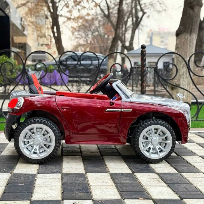 Детский электромобиль на аккумуляторе.