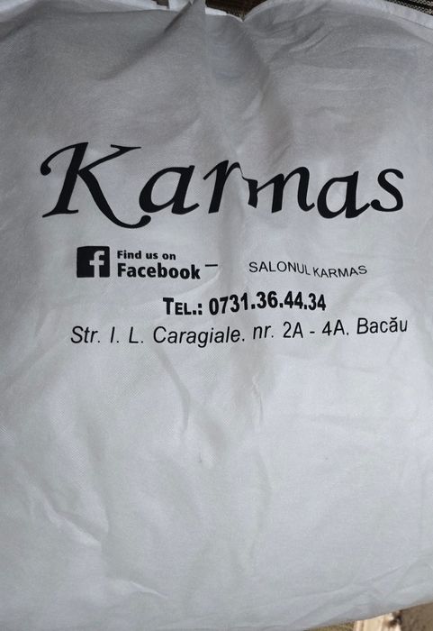 Vând 2 rochii de mireasa