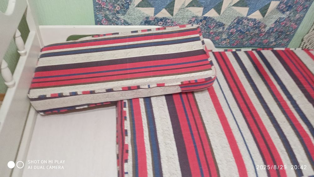 Кровать белая, дерево