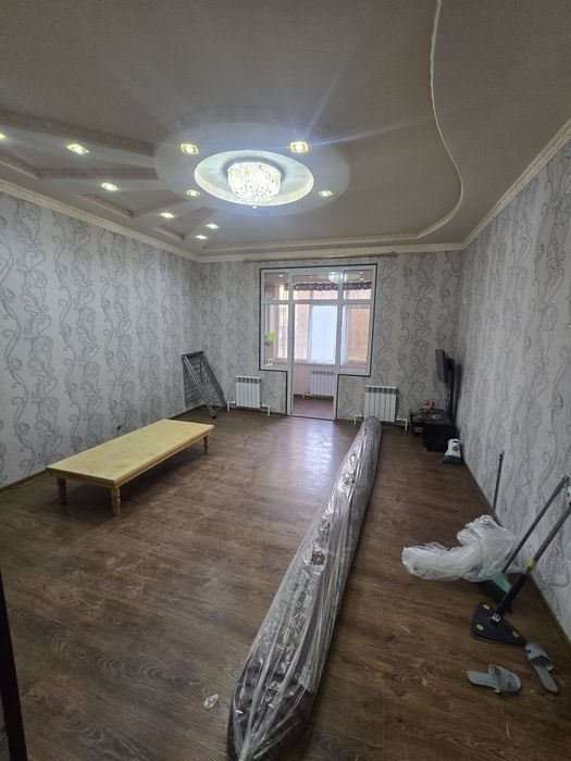 Зудлик билан сотилади 2 хона 50м² 5 этаж 8 эт дом вокзал буюк супер ма