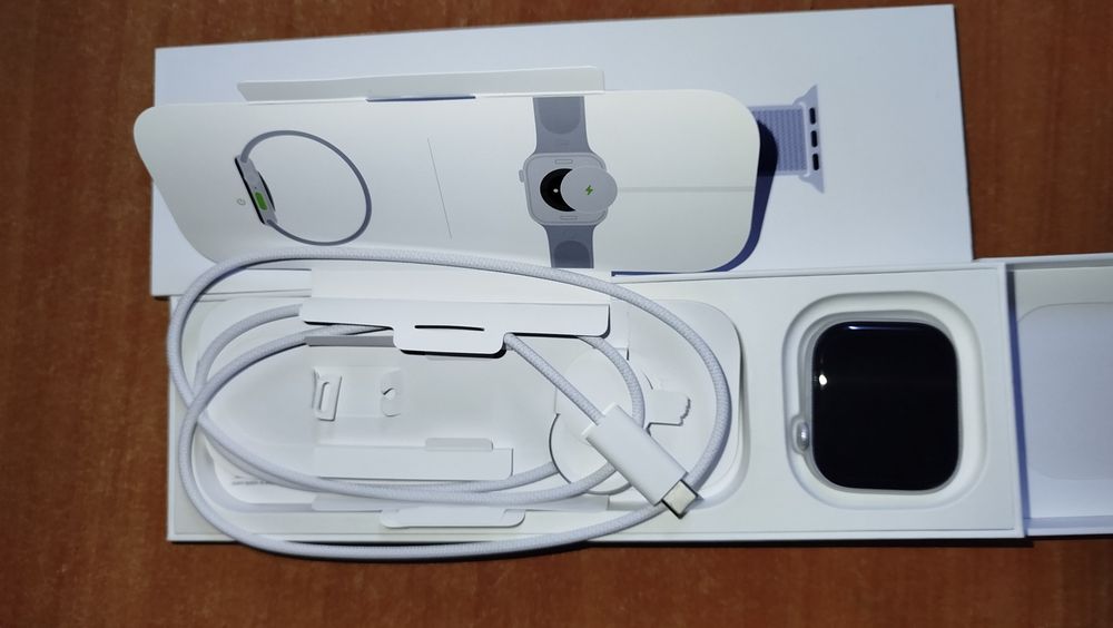 Apple Watch Series 10 – 46mm – Culoare Silver
Stare: Nouă, nefolosită