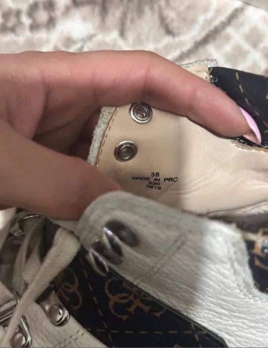 Оригинални боти Guess