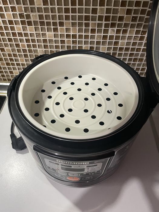 Мультиварка Redmond RMC-M22