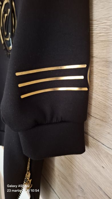 Hoodie negru de dama!