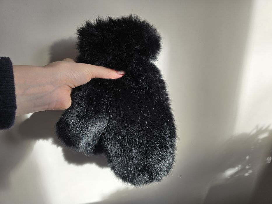 Черни ръкавици с косъм
