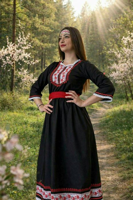 Дамски рокли с народни мотиви