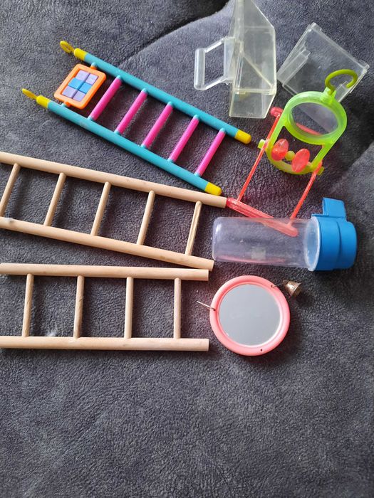 Продам вот такие вещи для птичек все целое