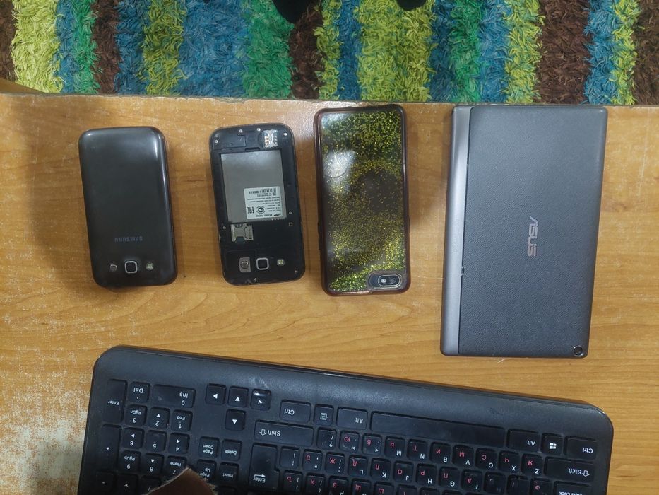 Продаются телефоны