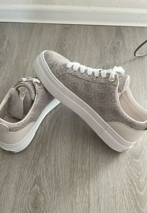 Продам кеды guess состояние новый