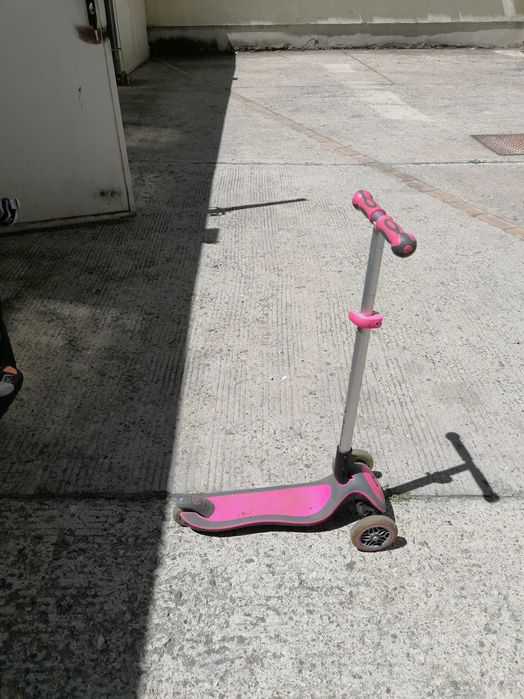 Детска розова тротинетка с 3 колела