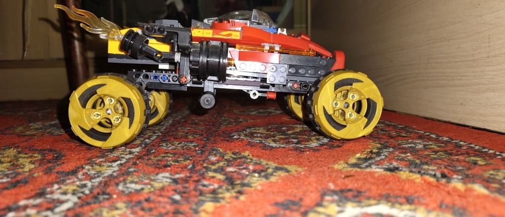 Lego ninjago в наборе четыре человечка в хорошем состоянии