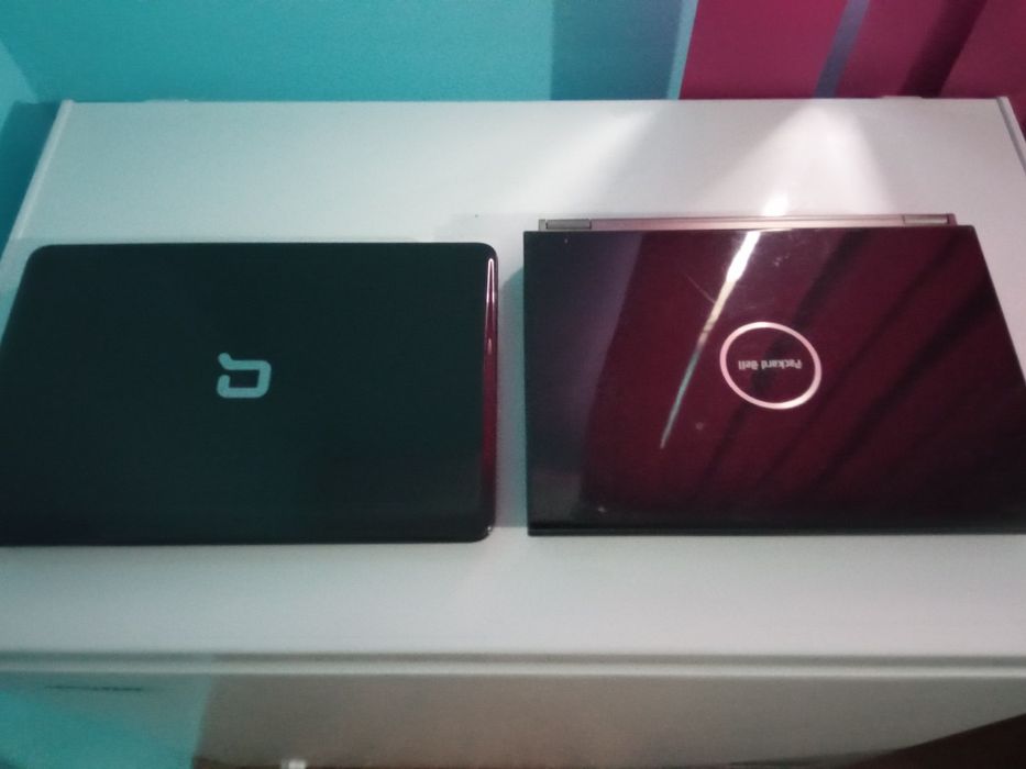 Vând sau schimb 2 laptopuri cu defect