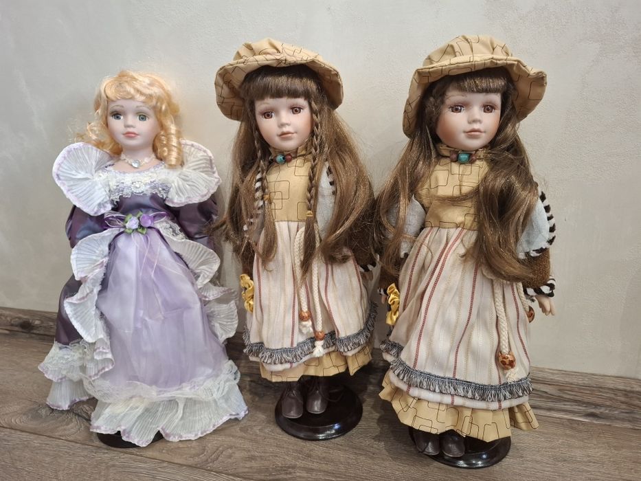 Красиви Порцеланови Кукли със стойки и кутии 40см