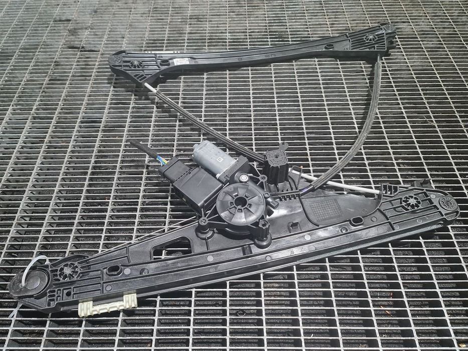 Macara stanga fata Peugeot 3008 II 2016 - 2020 SUV 4 Usi (1316)