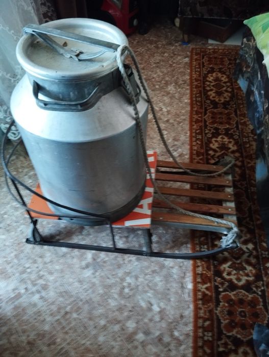 Продам санки с флягой