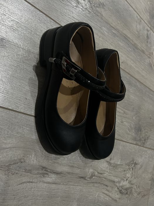 Школьные черные туфли на девочку