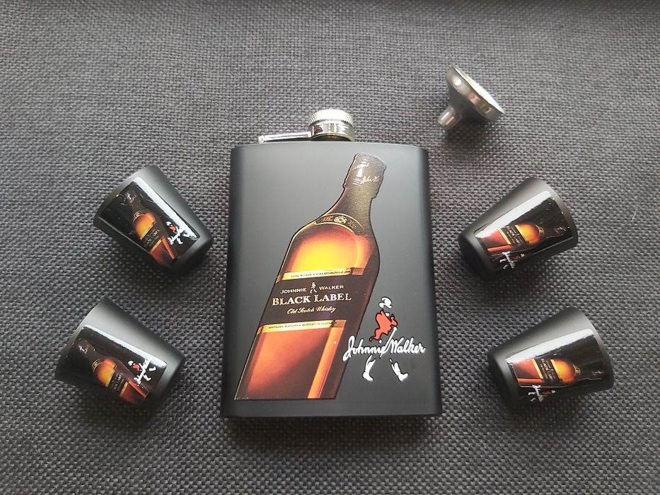 Подаръчен комплект манерка и чаши Johnnie Walker