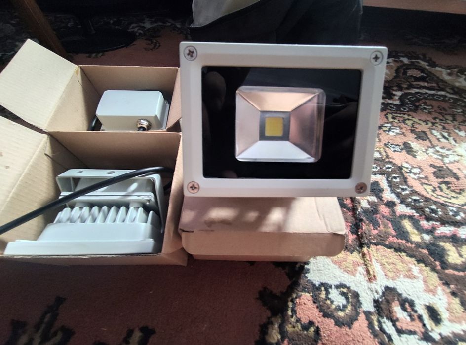 светодиодный прожектор 220 w