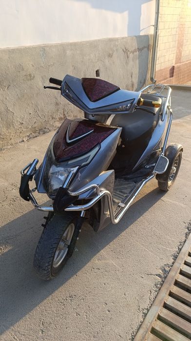 Sukuter redlain7