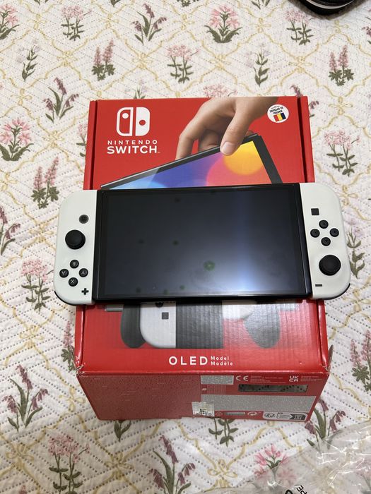 Nintendo switch oled white impreuna cu husa de transport originala