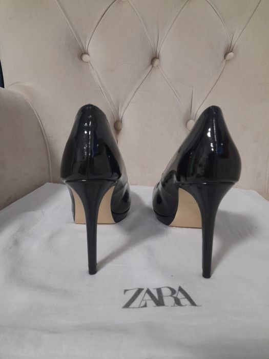 Pantofi stiletto Zara lăcuiți cu toc subțire mărimea 35