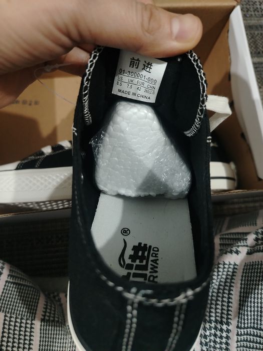 Продам новые кеды.