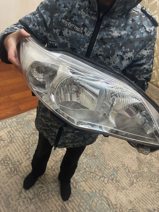 Фара от тайоты. Новая