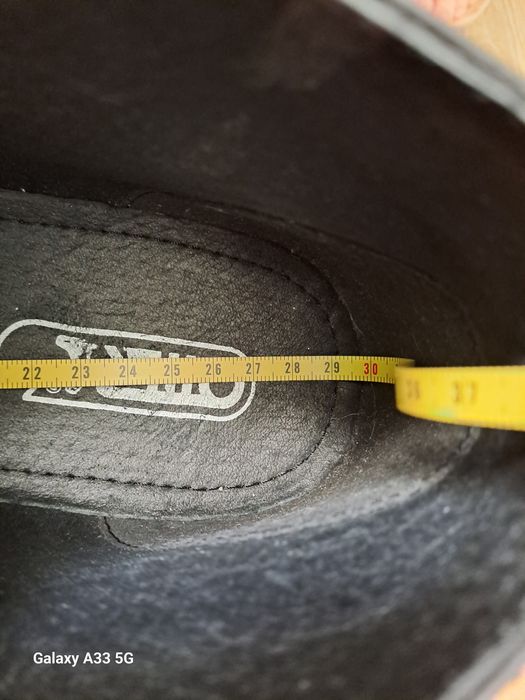 Vand ghete din piele naturala pentru bărbați. 
Mari