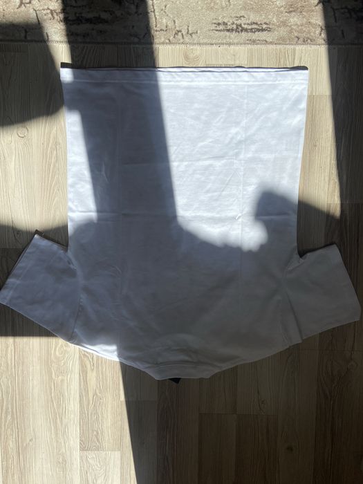 Бяла тениска ерд