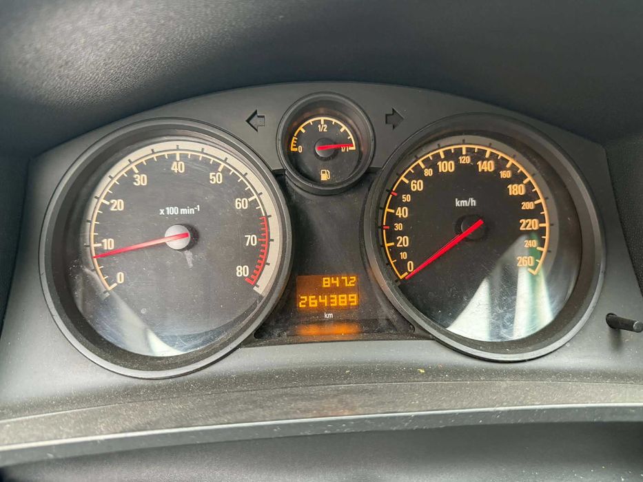 Опел зафира 2007г бензин седем местен