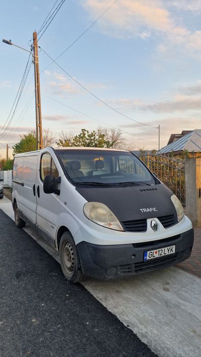 Vând Renault Trafic