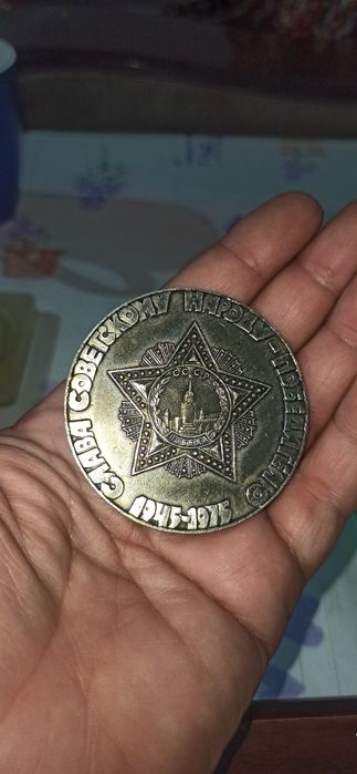 Продам медали настольные