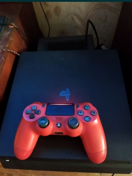 Sony PlayStation 4 slim 2 джойстика