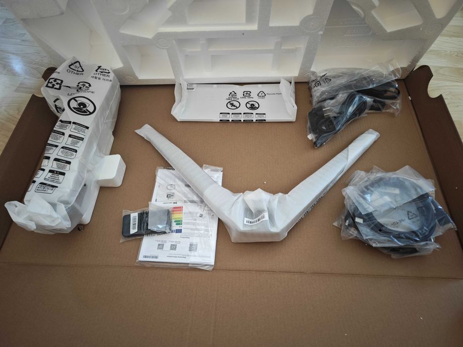 НОВ Монитор BenQ MOBIUZ EX3210U 32 Zoll 4K ULTRA HD LED Gaming Monitor