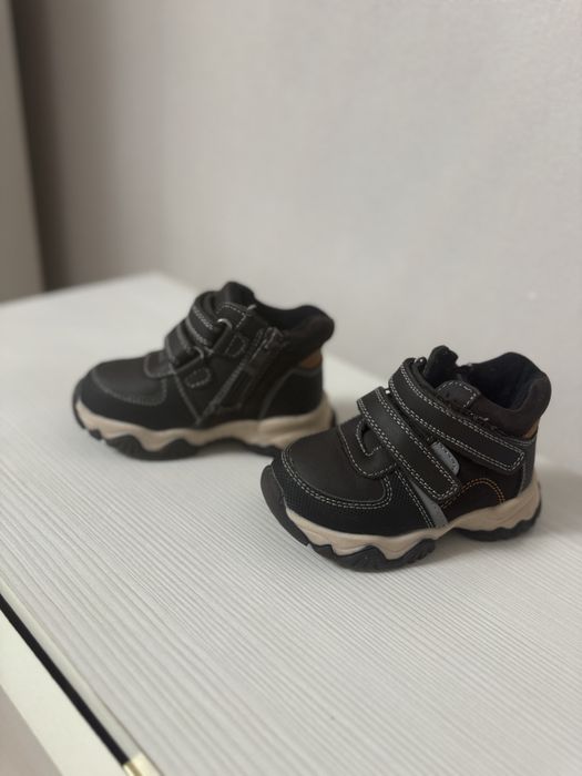 Продам детскую обувь