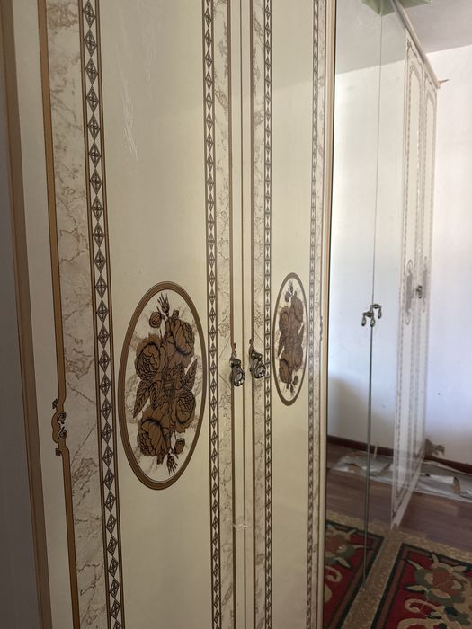 Үлкен шкаф сатылады