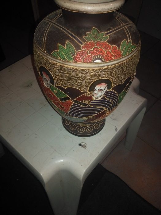 Стара порцеланова ваза