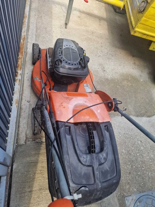 Masina de tuns iarba HUSQVARNA pe benzina BRIGGS 4CP TRACTIUNE COS