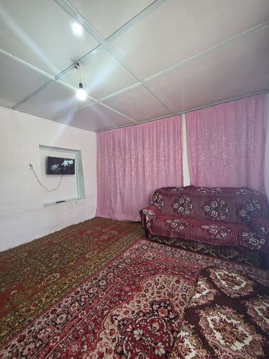 Кибрай тумани Олмазор маҳалласида  5,5 сотих  5 хонали уй сотилади.