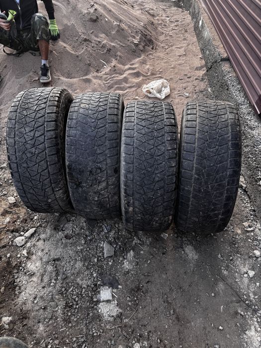 Продам б/у шины 295/60r18 116R