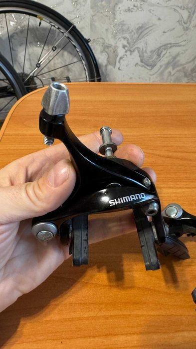 Тормоза клещевые Shimano BB-R561