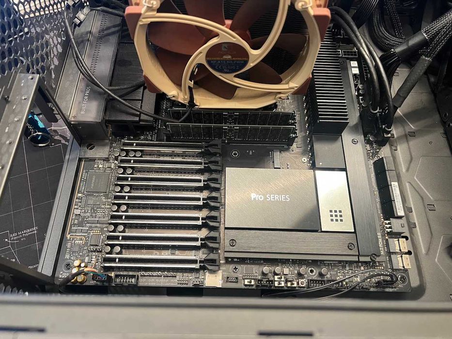Workstation Intel Xeon w7-3465X 2500 4677 256 GB RAM,