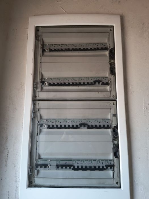 Executăm instalații electrice și sanitare
