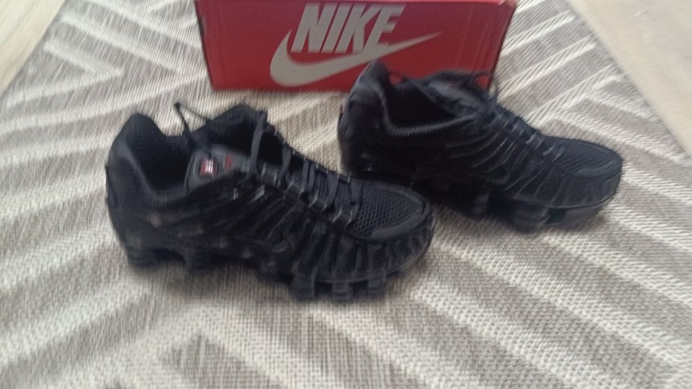 Vând Nike shox negrii mărimea 38