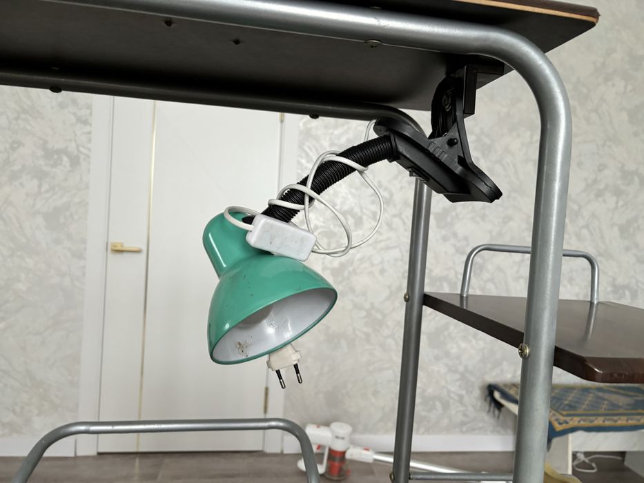 Стол для учебы и работы