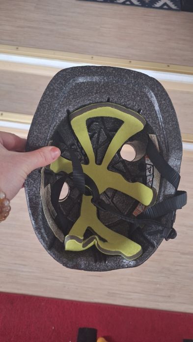 Cască si aparatori pentru role si bicicleta
