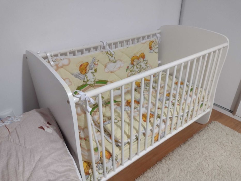 Patut pentru copii cu sertare, saltea , pilota si lenjerie