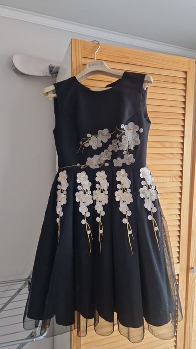 Продам платье по 4000 тыс.тенге