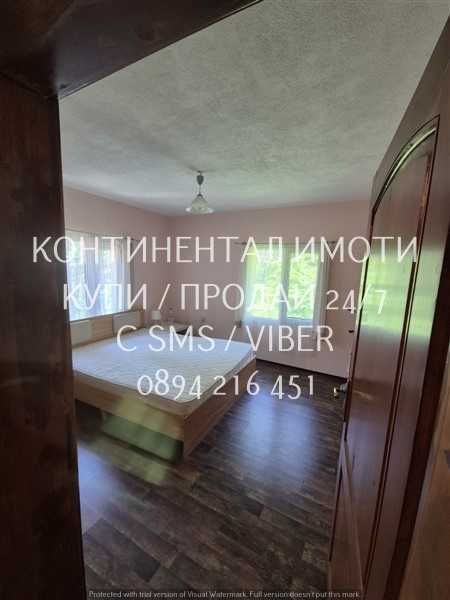 кодл 63060. Триетажна тухлена вила близнак 200м2 с обособен двор 350м2