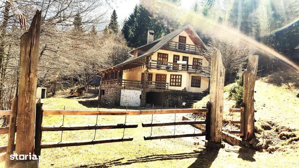 Vanzare Cabana in pitorerscul peisaj din Plaiul Foii, Zarnesti Brasov